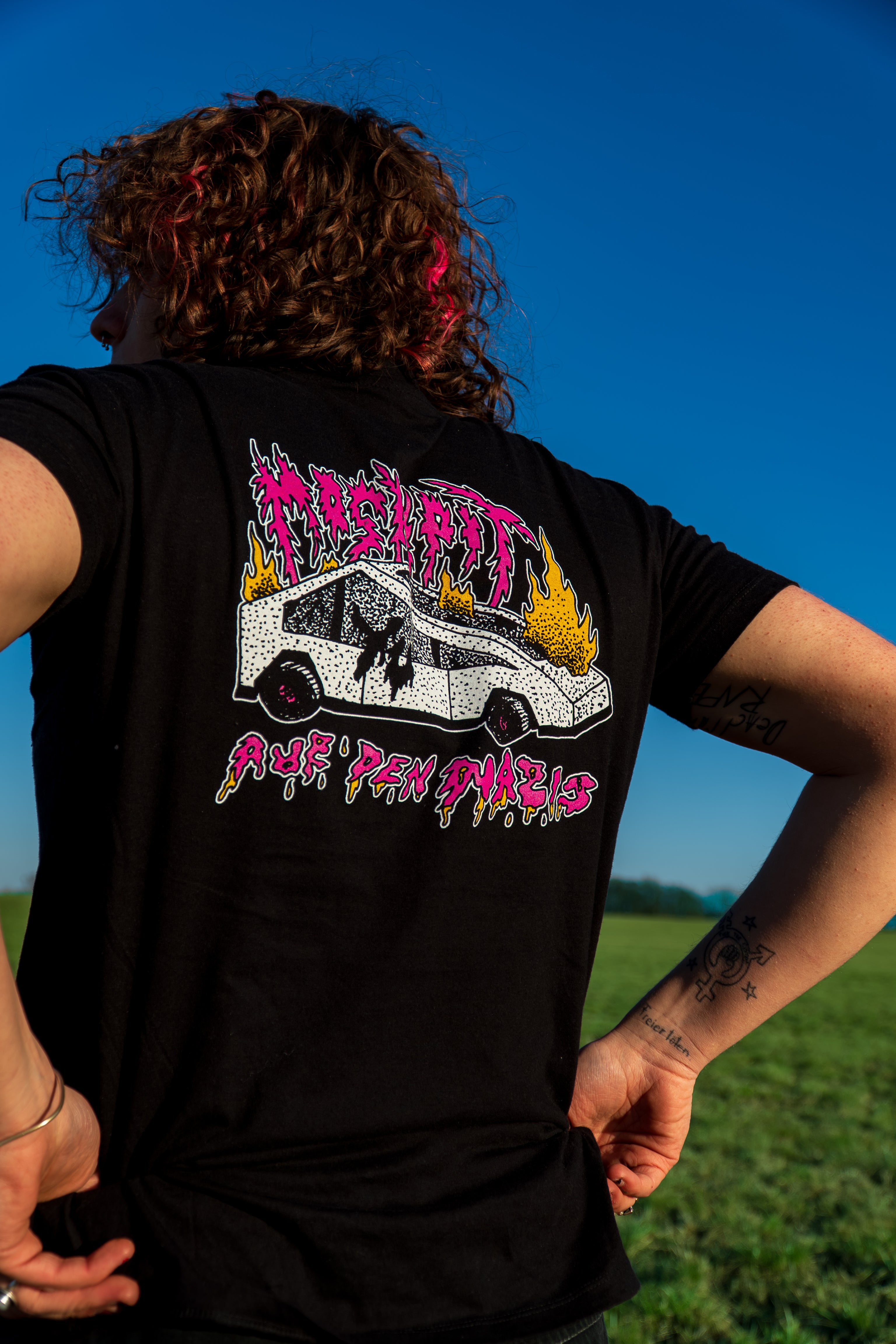 YU "MOSHPIT" UNISEX T-SHIRT - SCHWARZ