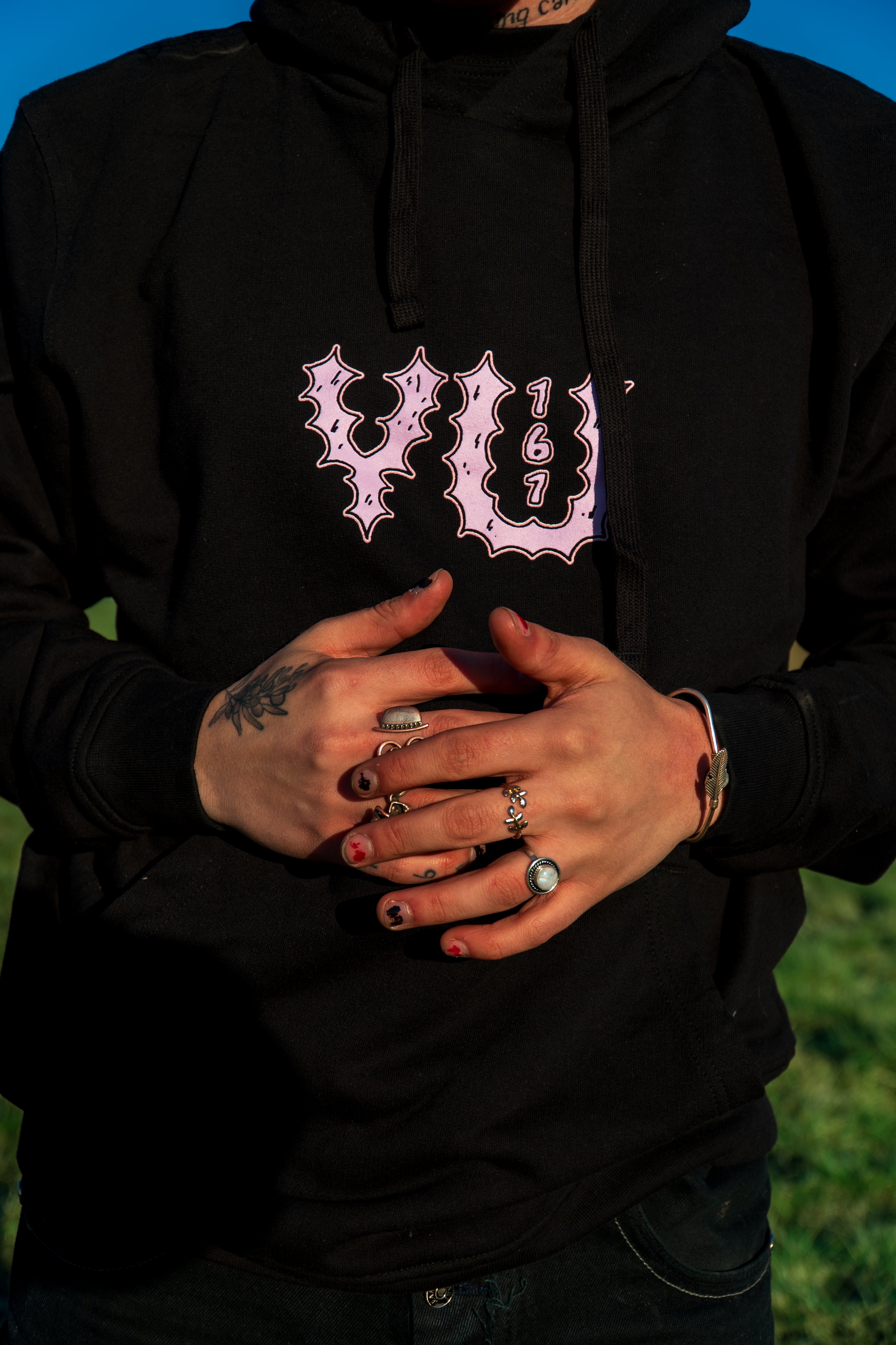 YU "SYMBOL" UNISEX HOODIE - SCHWARZ