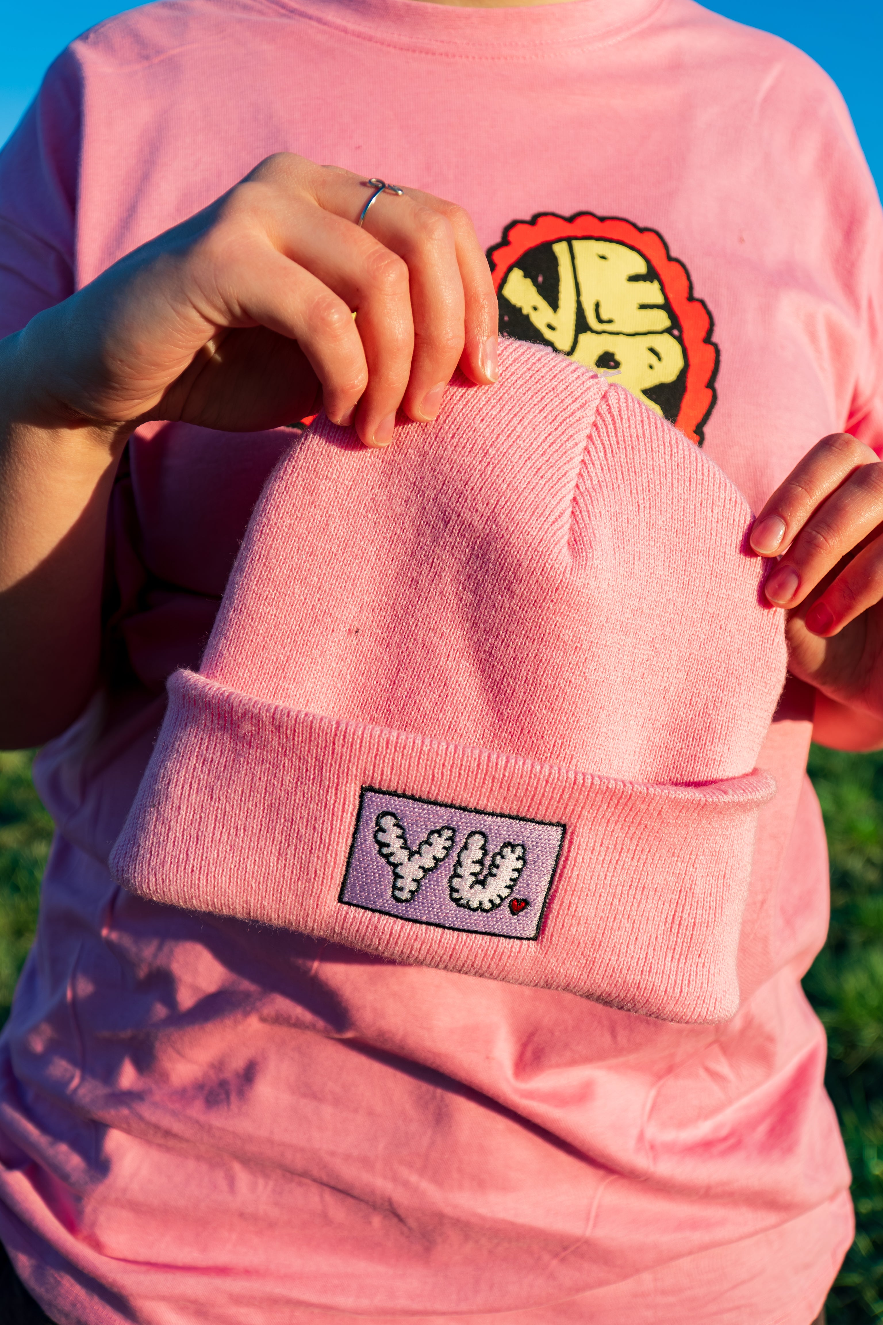 YU "LOGO" BEANIE - ROSA